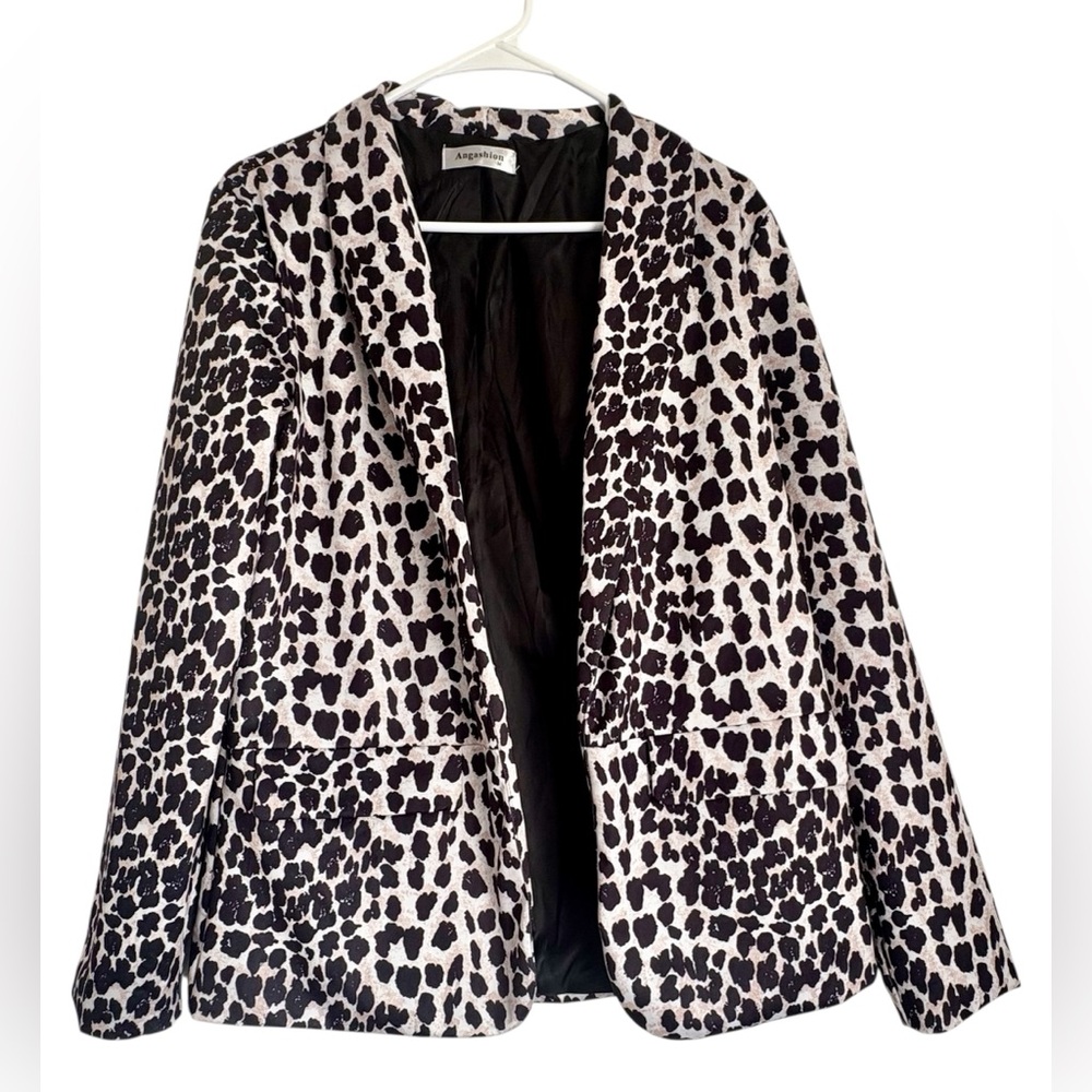 Angashion
 Black and White Animal Print Suit Jacket